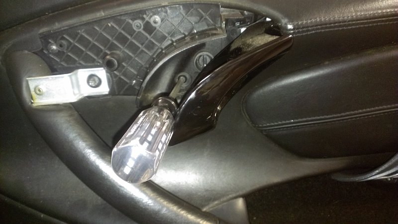 Porsche Boxster - Door cover bolts install