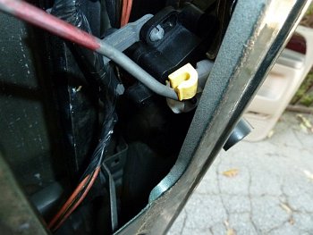 Manual Lock Pull Clip